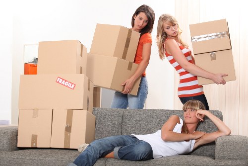 House move transport with careful loading